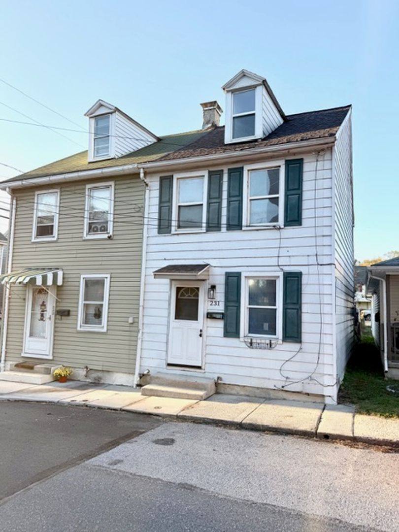 Townhouse for rent at 231 Lincoln St, Enola, PA 17025