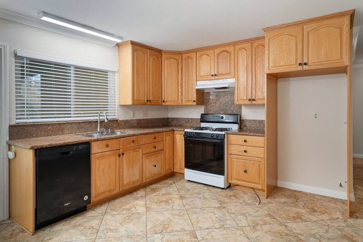 23241 Redbud Ridge Circle, Valencia, CA 91354 - House for Rent - Image 10