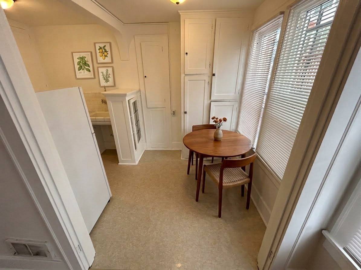 4737 Brooklyn Ave NE #204, Seattle, WA 98105 - Apartment for Rent - Image 3