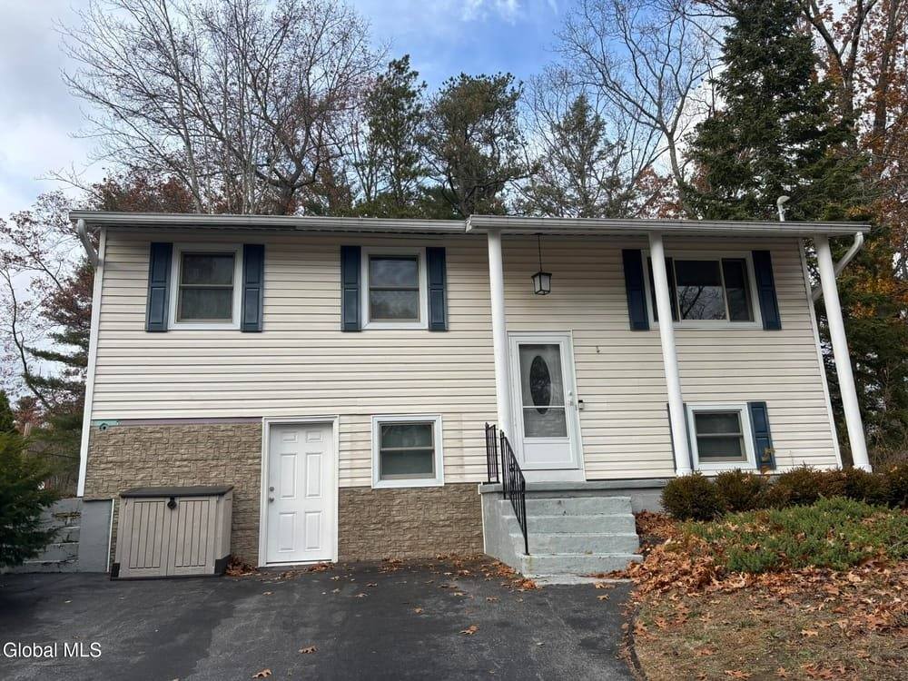 House for rent at 52 Trottingham Rd, Saratoga Springs, NY 12866