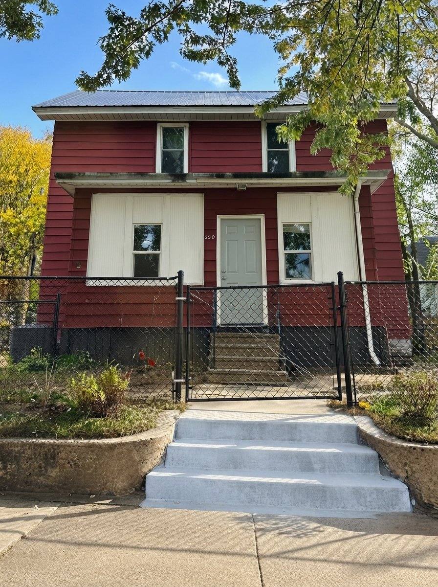 Townhouse for rent at 309 Elm St, Eau Claire, WI 54703
