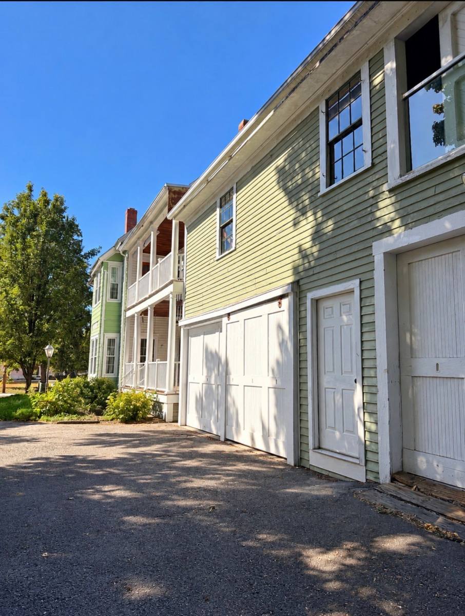 House for rent at 33 Ashland St #1, Manchester, NH 03104