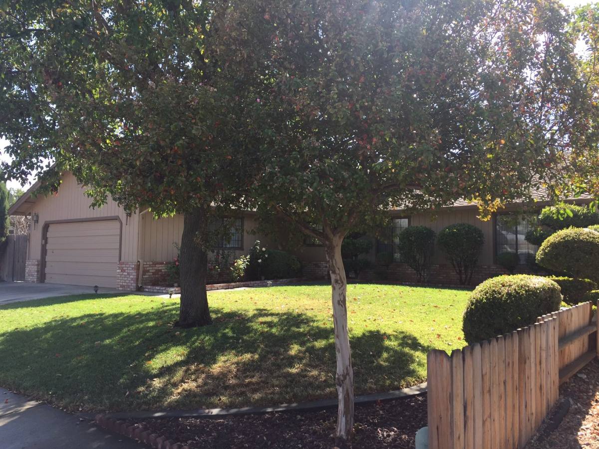 House for rent at 911 W El Dorado Dr, Woodland, CA 95695