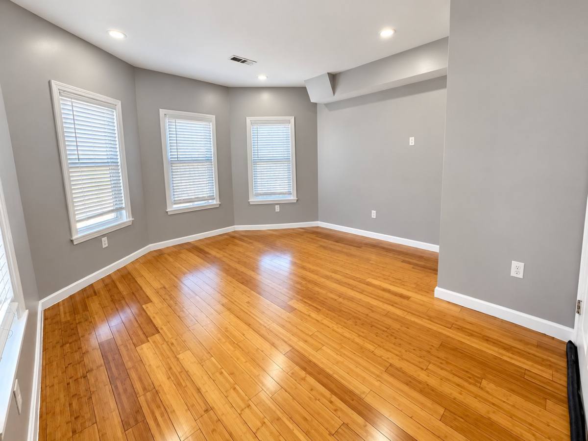 42 Perry Ave #2, Worcester, MA 01610 - Apartment for Rent - Image 3