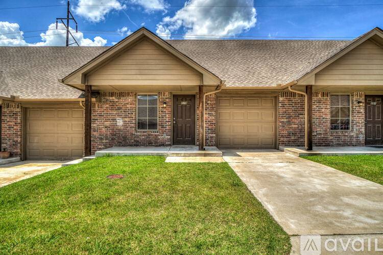 13807 Acme Rd, Shawnee, OK 74804 - Townhouse for Rent