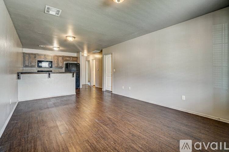 13807 Acme Rd, Shawnee, OK 74804 - Townhouse for Rent - Image 4