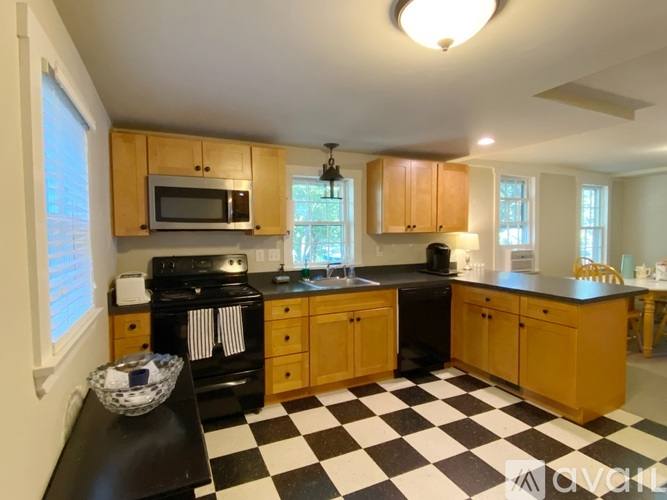 307 N St, Hingham, MA 02043 - Apartment for Rent - Image 3