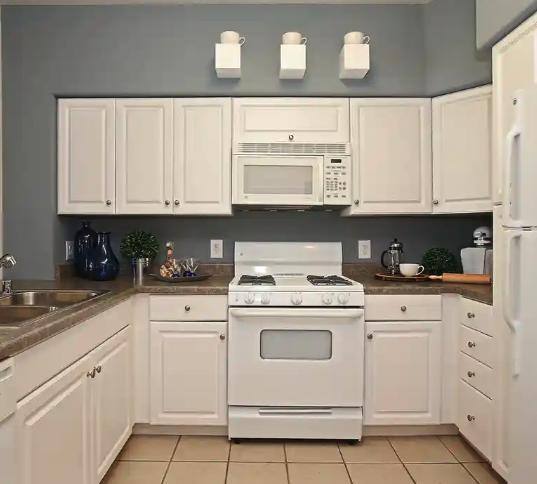 Amu Warner Center, 21200 Kittridge St, Canoga Park, CA 91303 - Apartment for Rent