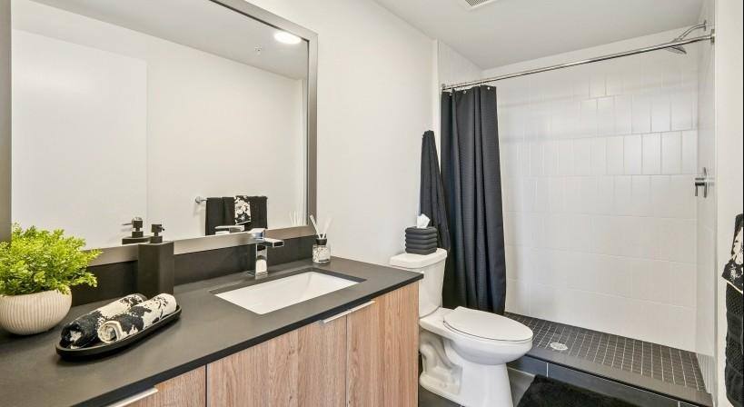 952 E 26 St, Hialeah, FL 33013 - Apartment for Rent - Image 2