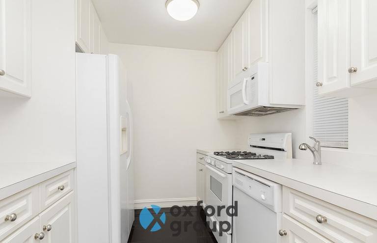 Executive House Con, 225 E 46th St #4Z, New York, NY 10017 - Apartment for Rent - Image 2