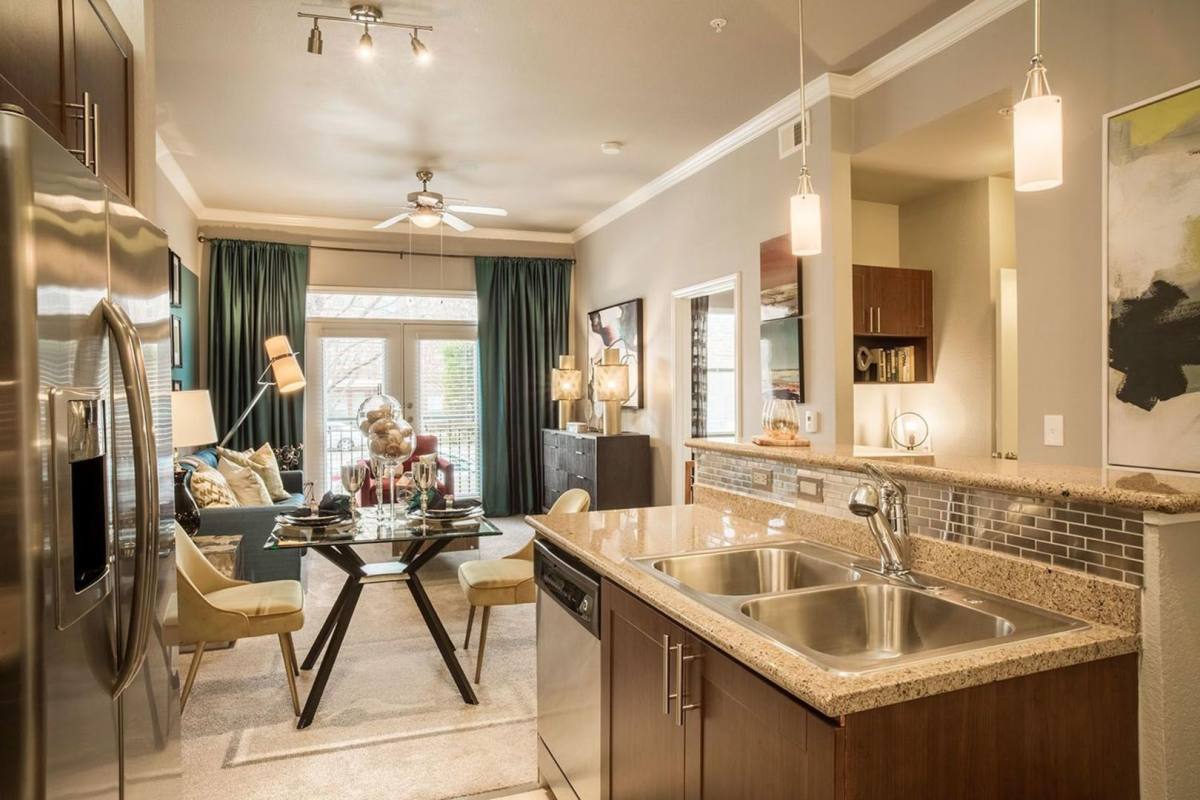 Apartment for rent at 15777 Quorum Dr, Addison, TX 75001
