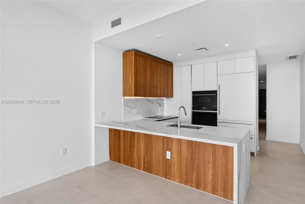 1400 Biscayne Blvd #705, Miami, FL 33132 - Apartment for Rent - Image 2