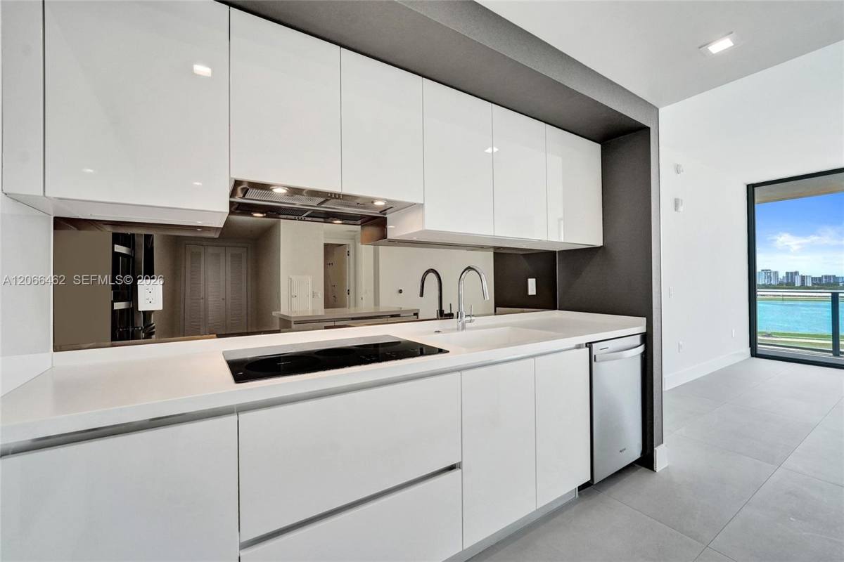 1170 E Hallandale Beach Blvd #1111, Hallandale Beach, FL 33009 - Apartment for Rent - Image 2