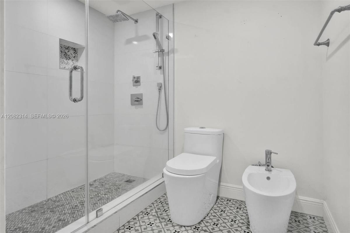 520 Brickell Key Dr #A1007, Miami, FL 33131 - Condo for Rent - Image 4