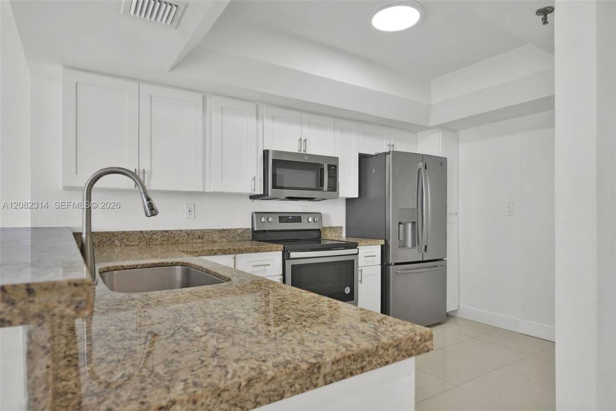 520 Brickell Key Dr #A1007, Miami, FL 33131 - Condo for Rent