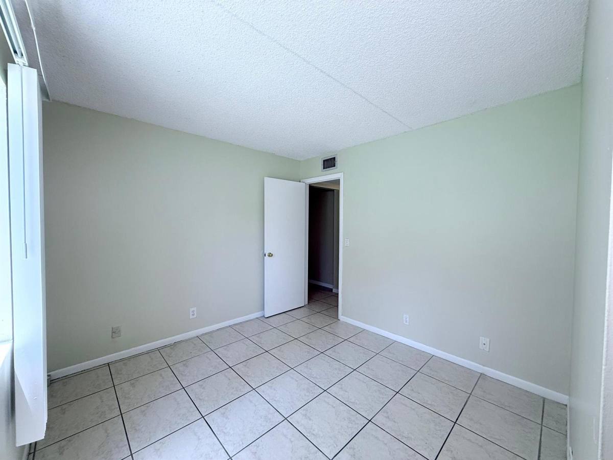 4891 Sable Pine Circle, West Palm Beach, FL 33417 - Condo for Rent - Image 9