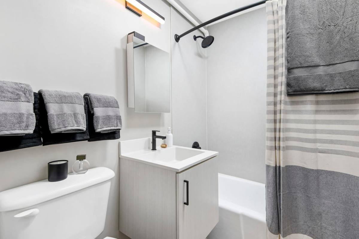 Apartment for rent at 1922 W Ogden Ave, Chicago, IL 60612