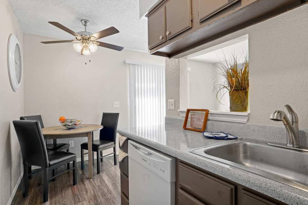 Apple Creek Estates, 3001 Pheasant Run Rd, Norman, OK 73072 - Apartment for Rent - Image 4