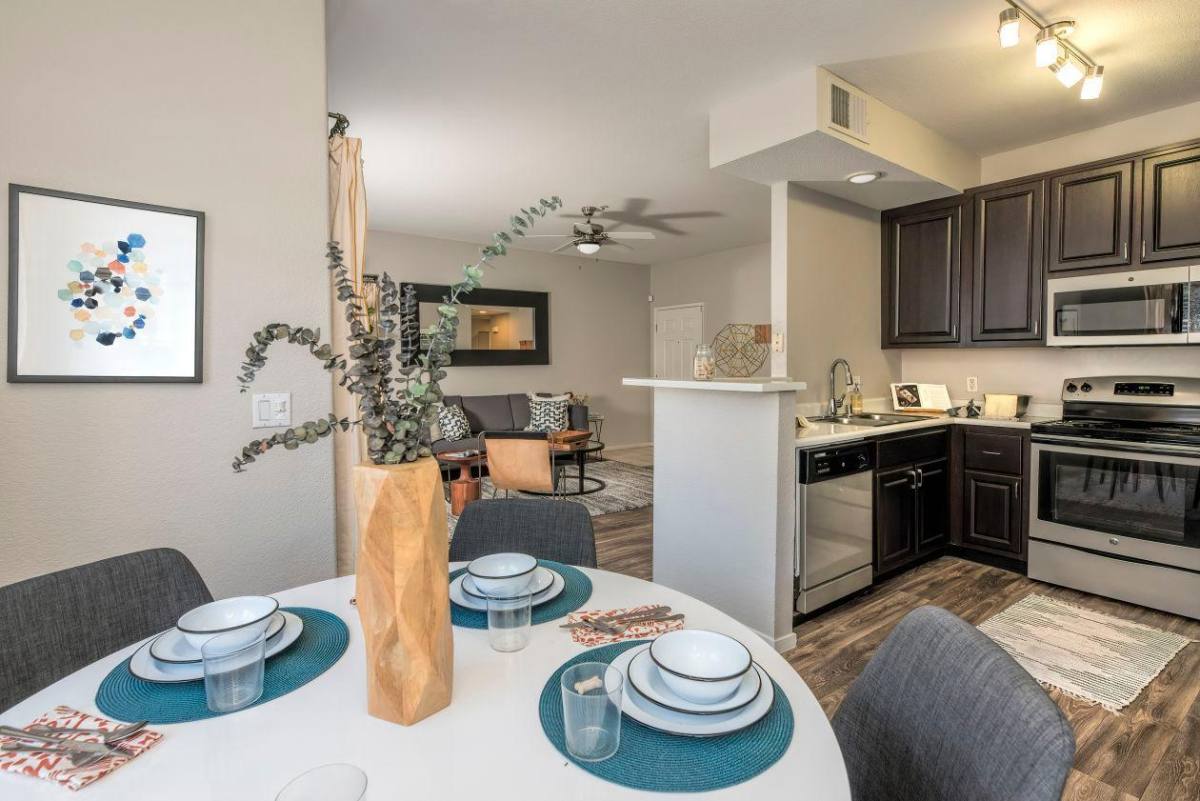 9444 Harbour Point Dr, Elk Grove, CA 95758 - Apartment for Rent - Image 3