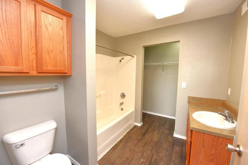 Crown Ridge of Norman, 3751 Eagle Cliff Dr, Norman, OK 73072 - Apartment for Rent - Image 4