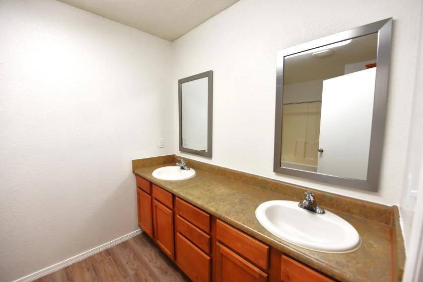 Crown Ridge of Norman, 3751 Eagle Cliff Dr, Norman, OK 73072 - Apartment for Rent - Image 2