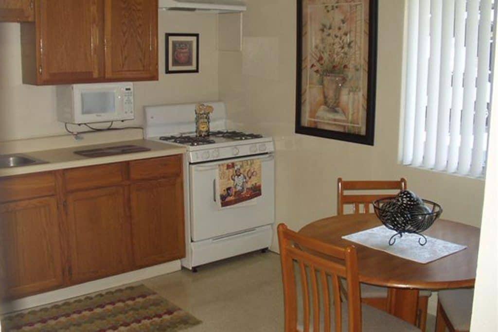 5940 Landis Ave, Carmichael, CA 95608 - Apartment for Rent - Image 3