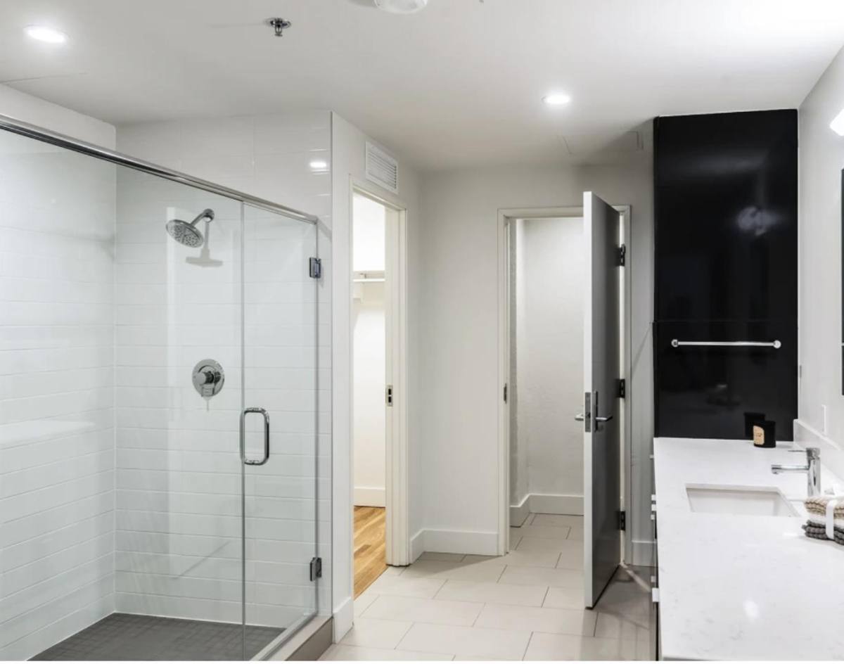 Apartment for rent at 1514 Elm St, Dallas, TX 75201