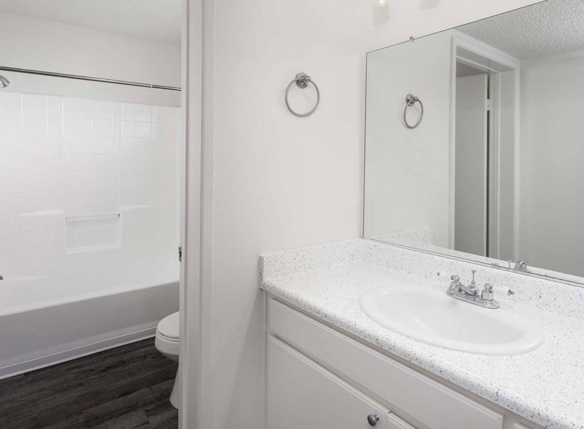 Woodbridge Garden, 10711 Woodbridge St, North Hollywood, CA 91602 - Apartment for Rent