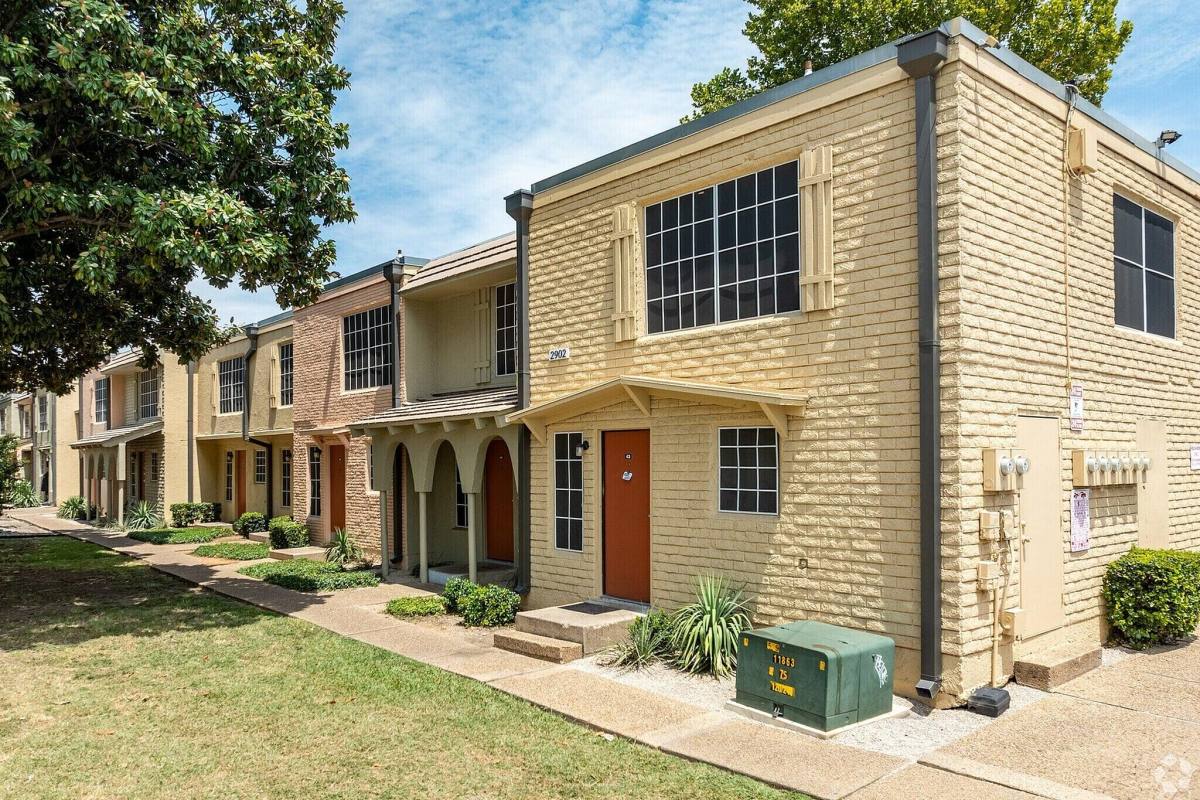 Apartment for rent at Garland Oaks, 2900 S 5th St, Garland, TX 75041