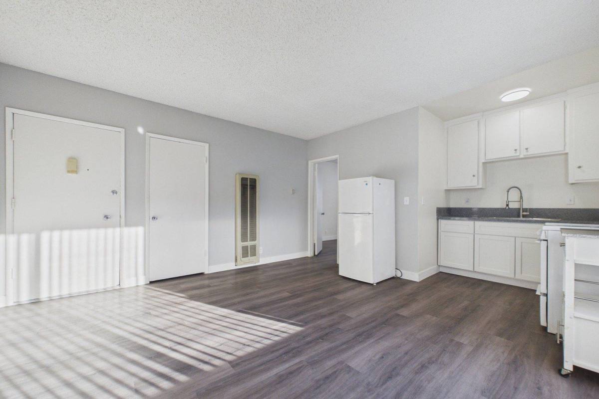 9841-9853 Cedar Court, Bellflower, CA 90706 - Apartment for Rent - Image 5
