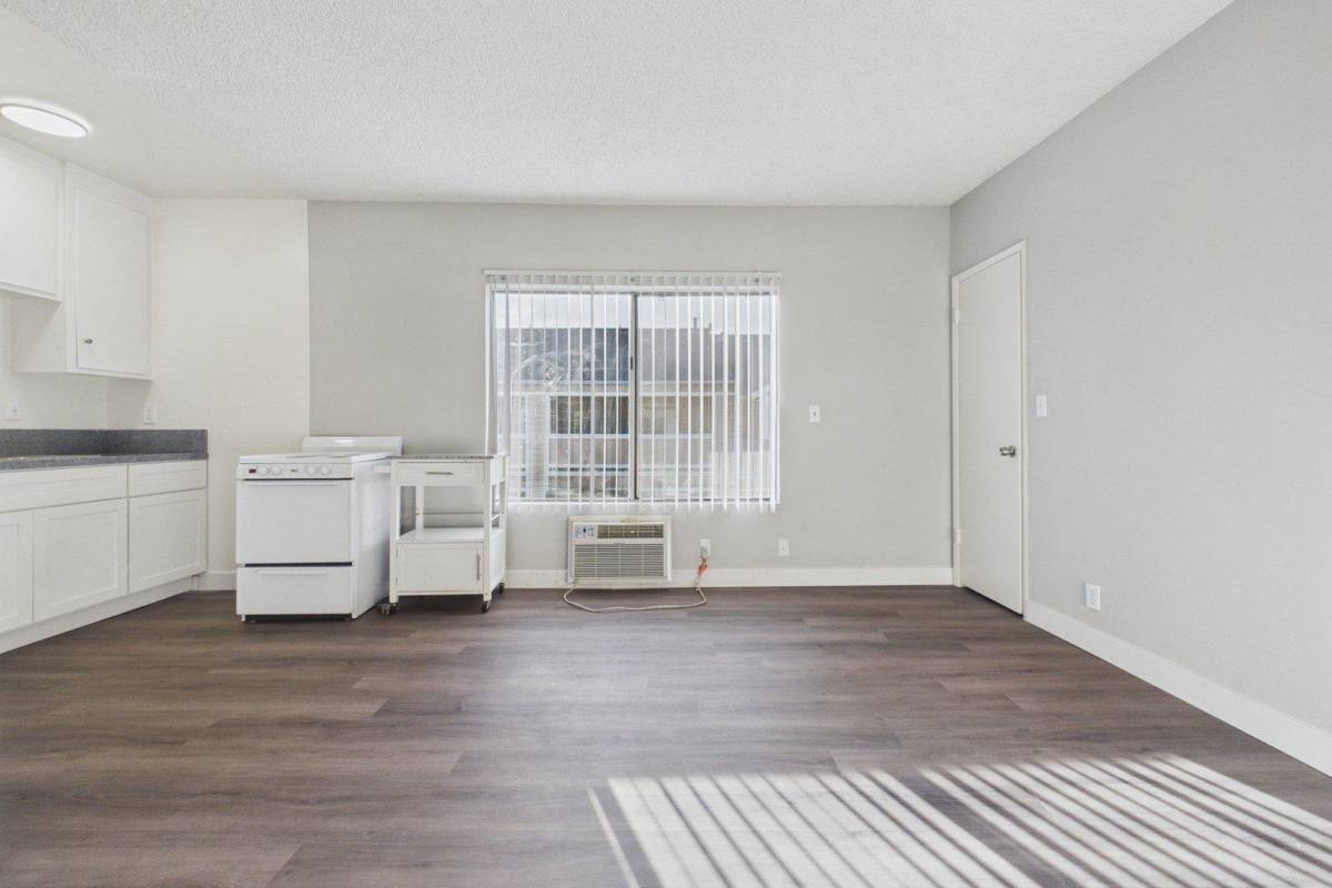 9841-9853 Cedar Court, Bellflower, CA 90706 - Apartment for Rent - Image 2