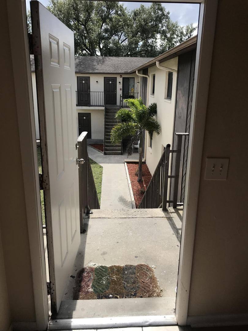 Meadow Vista, 2944 Jackson St, Fort Myers, FL 33901 - Apartment for Rent - Image 2