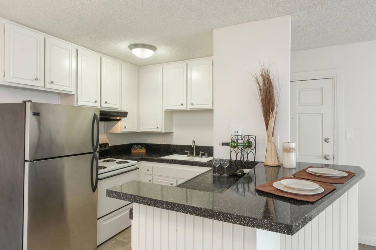 Loma Highlands Apartment Homes, 2185 Chatsworth Blvd #13, San Diego, CA 92107 - Apartment for Rent - Image 4