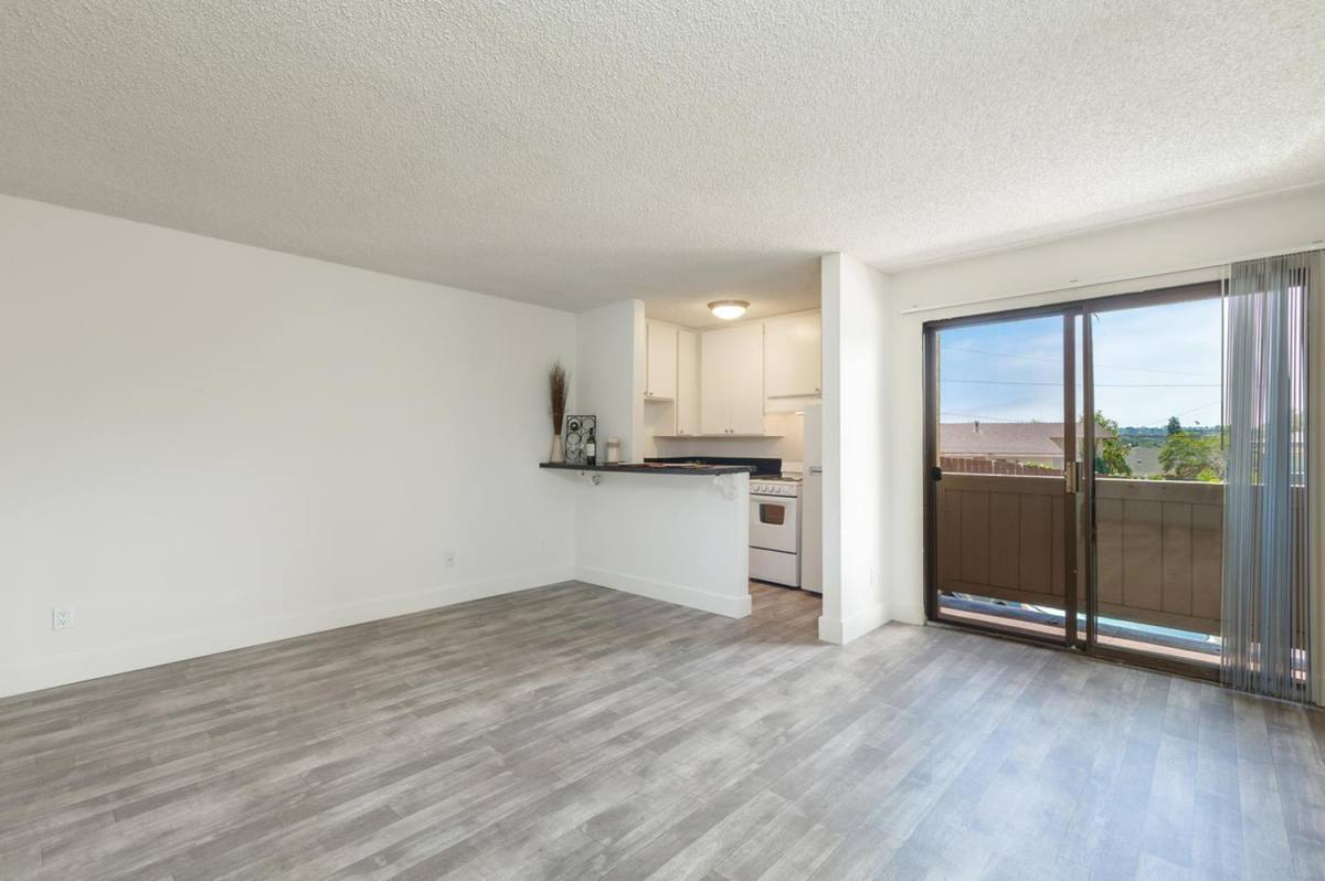 Loma Highlands Apartment Homes, 2185 Chatsworth Blvd #13, San Diego, CA 92107 - Apartment for Rent - Image 3