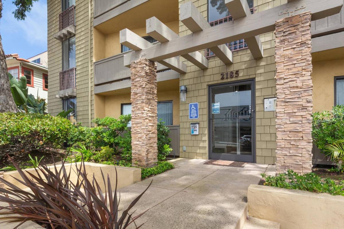 Loma Highlands Apartment Homes, 2185 Chatsworth Blvd #13, San Diego, CA 92107 - Apartment for Rent - Image 2