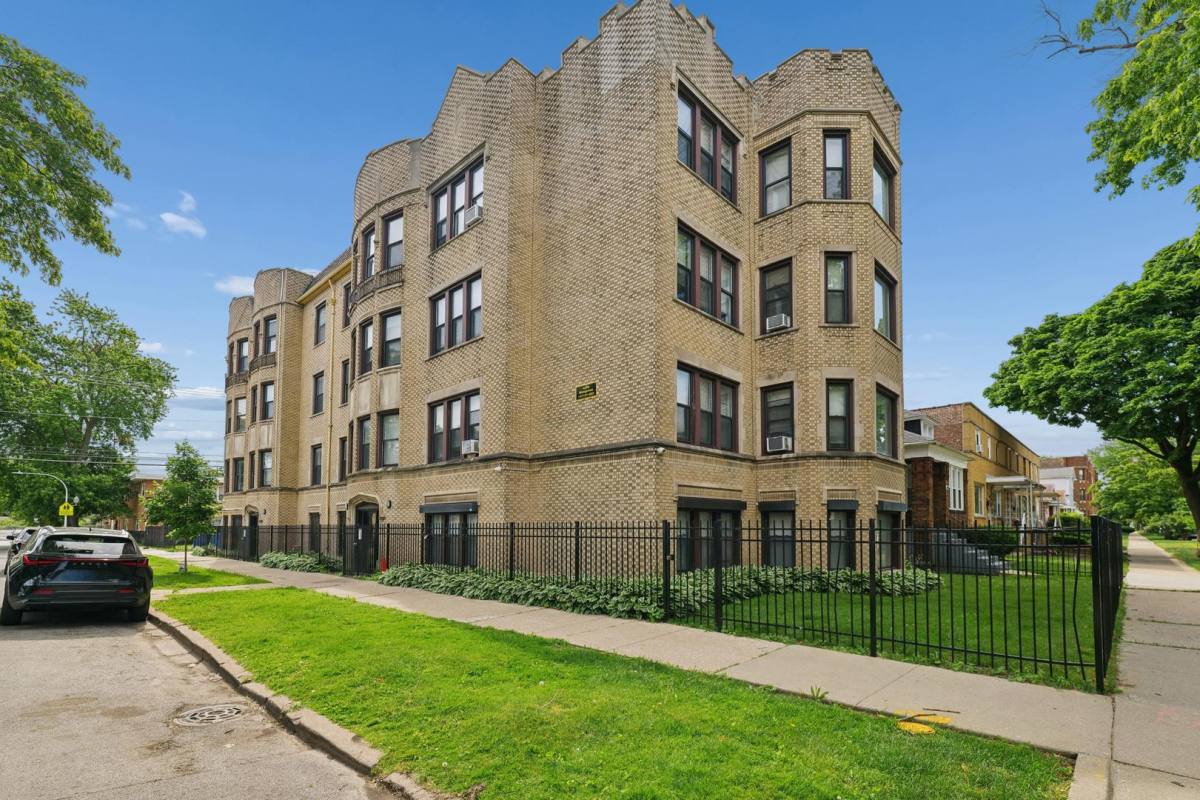 House for rent at 911 E 85th St #3E, Chicago, IL 60619