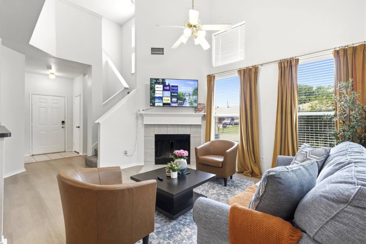 Townhouse for rent at 1081 Enfilar Lane, Arlington, TX 76017