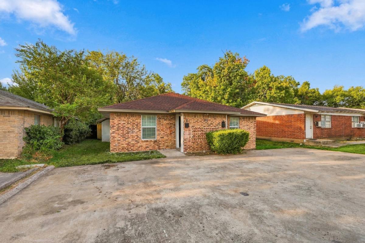 House for rent at 116 Maple St #A, Arlington, TX 76011