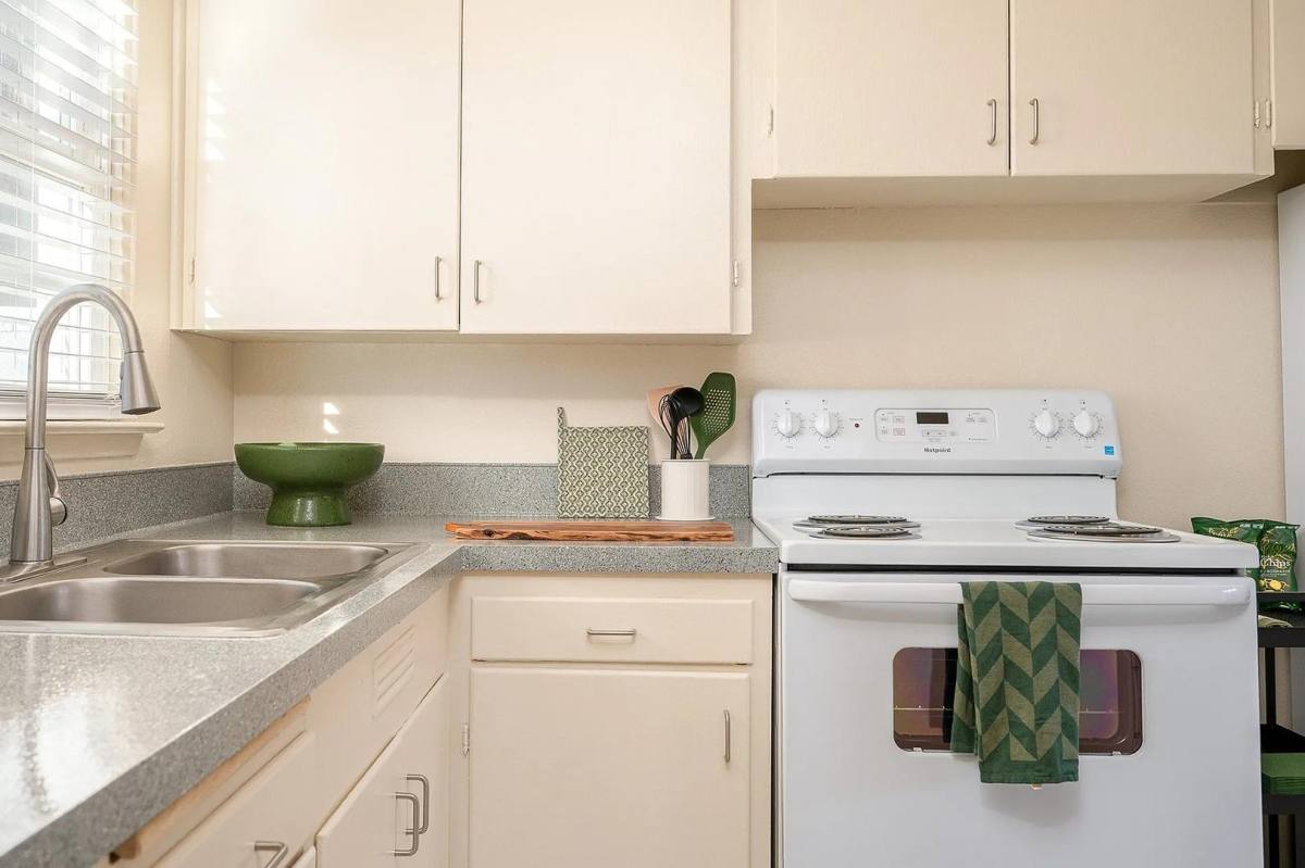 6905 NE Hancock St #1915-70, Portland, OR 97213 - Apartment for Rent - Image 4