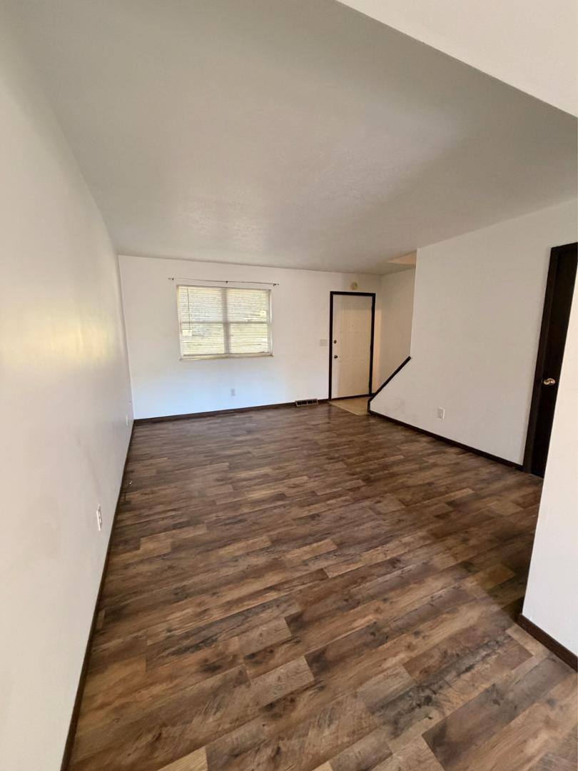 900 5th St #2, Brilliant, OH 43913 - Townhouse for Rent - Image 2