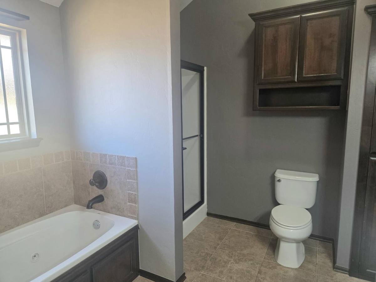 3217 Tenkiller Court, Yukon, OK 73099 - House for Rent - Image 2