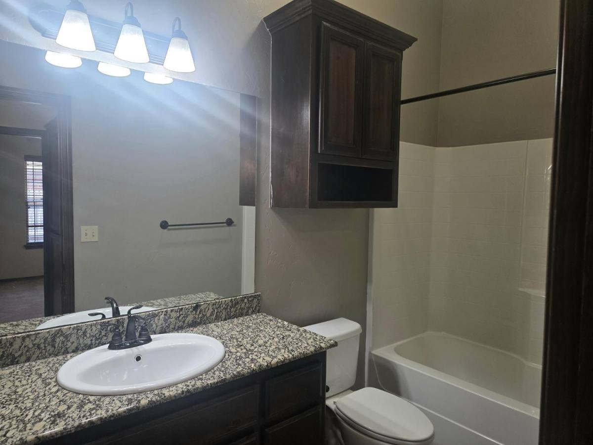 3217 Tenkiller Court, Yukon, OK 73099 - House for Rent - Image 4