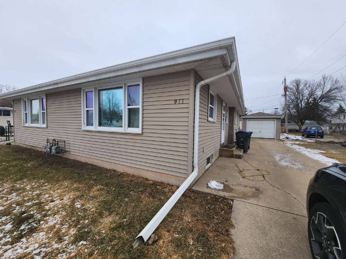 Townhouse for rent at 911 Gay Dr, Neenah, WI 54956