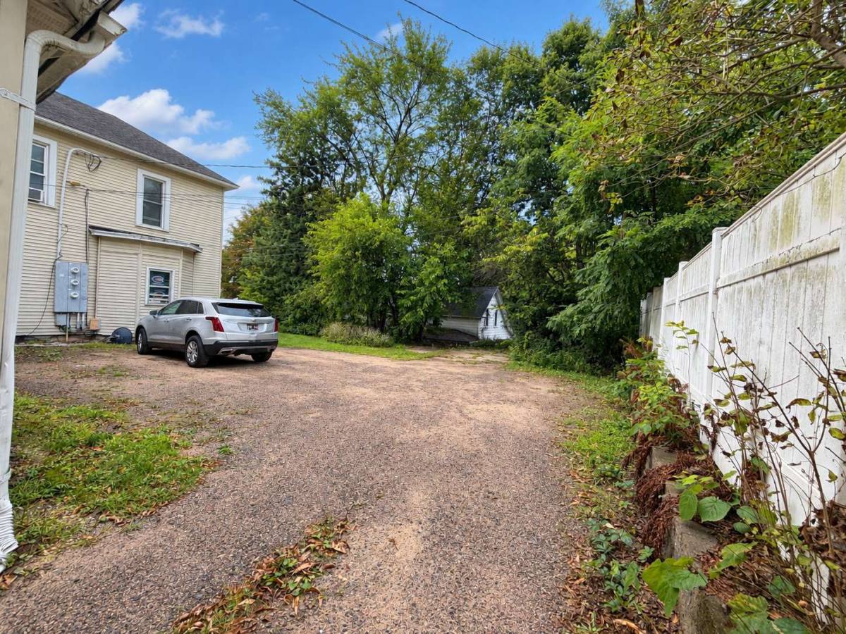 211 Fulton St, Eau Claire, WI 54703 - Apartment for Rent - Image 13