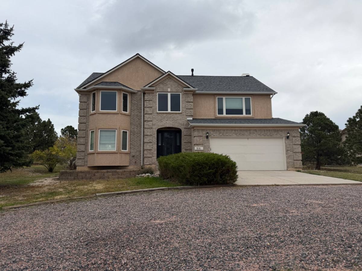 House for rent at 916 Caribou Dr W, Monument, CO 80132