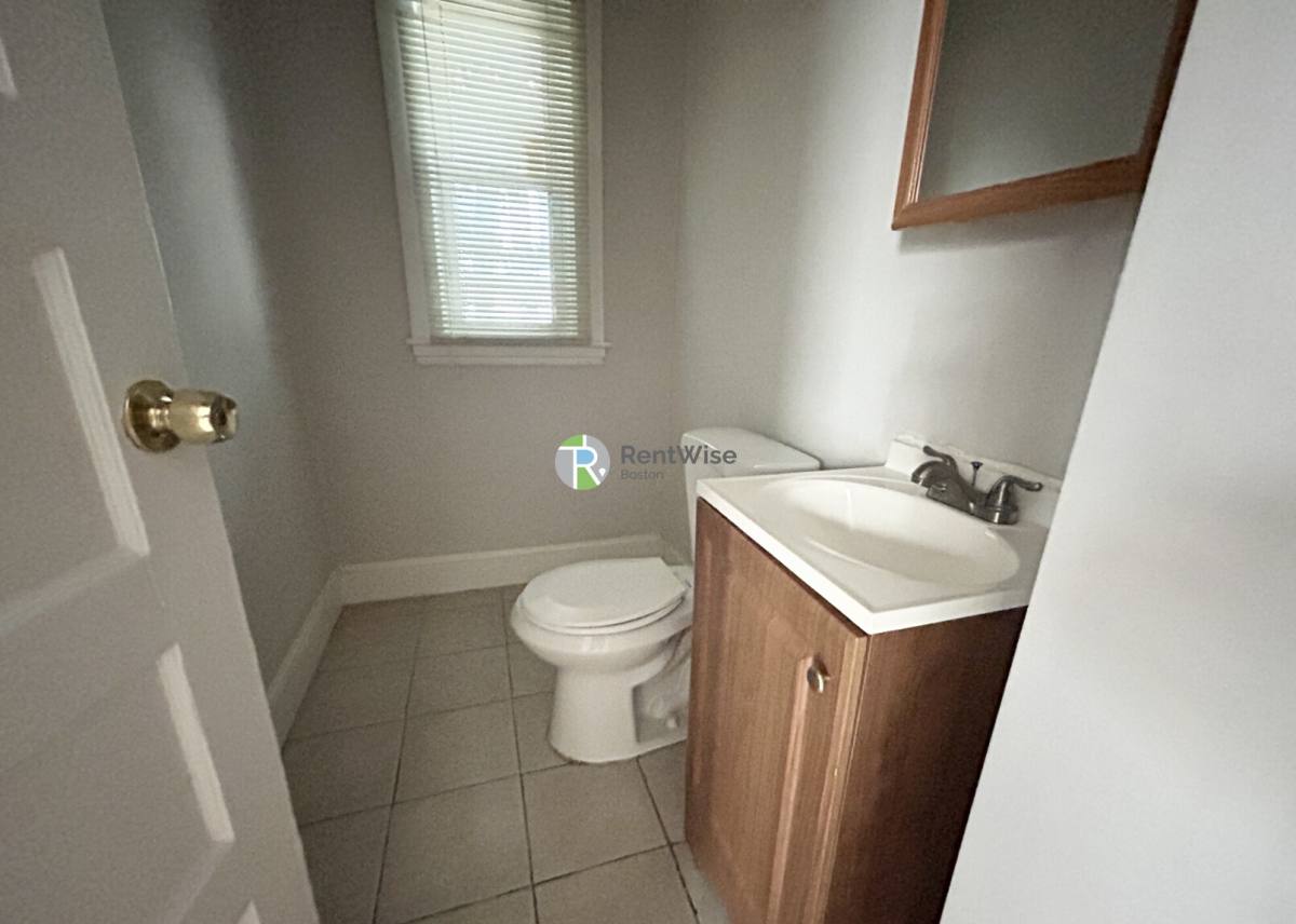 7 Hesston Terrace #1, Dorchester, MA 02125 - Apartment for Rent - Image 3