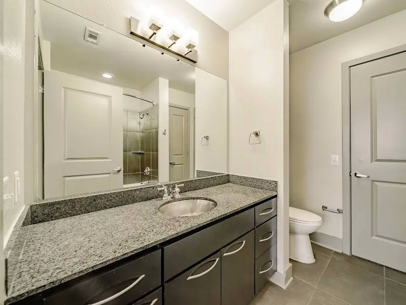 1900 Hi Line Dr, Dallas, TX 75207 - Apartment for Rent - Image 3