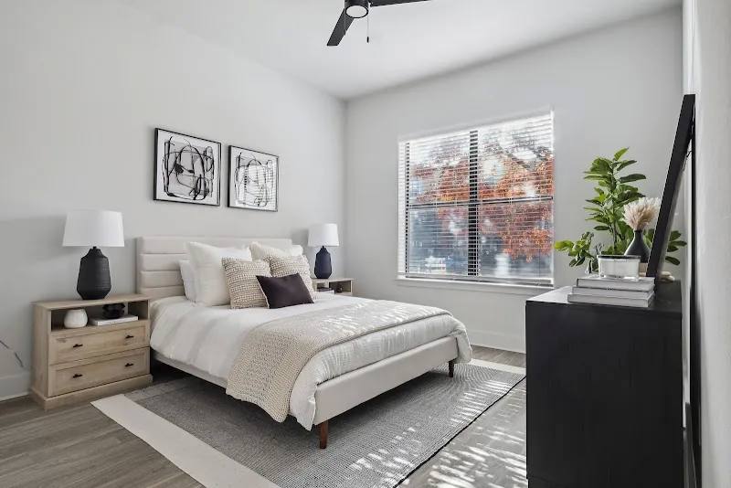 1900 Hi Line Dr, Dallas, TX 75207 - Apartment for Rent - Image 2