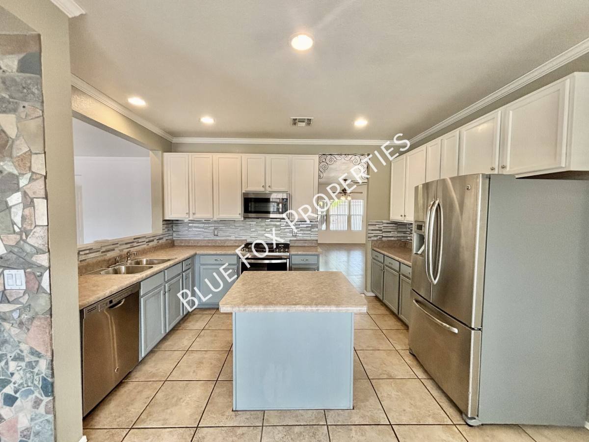 13724 E Oxmoor Valley Dr, Vail, AZ 85641 - House for Rent - Image 2