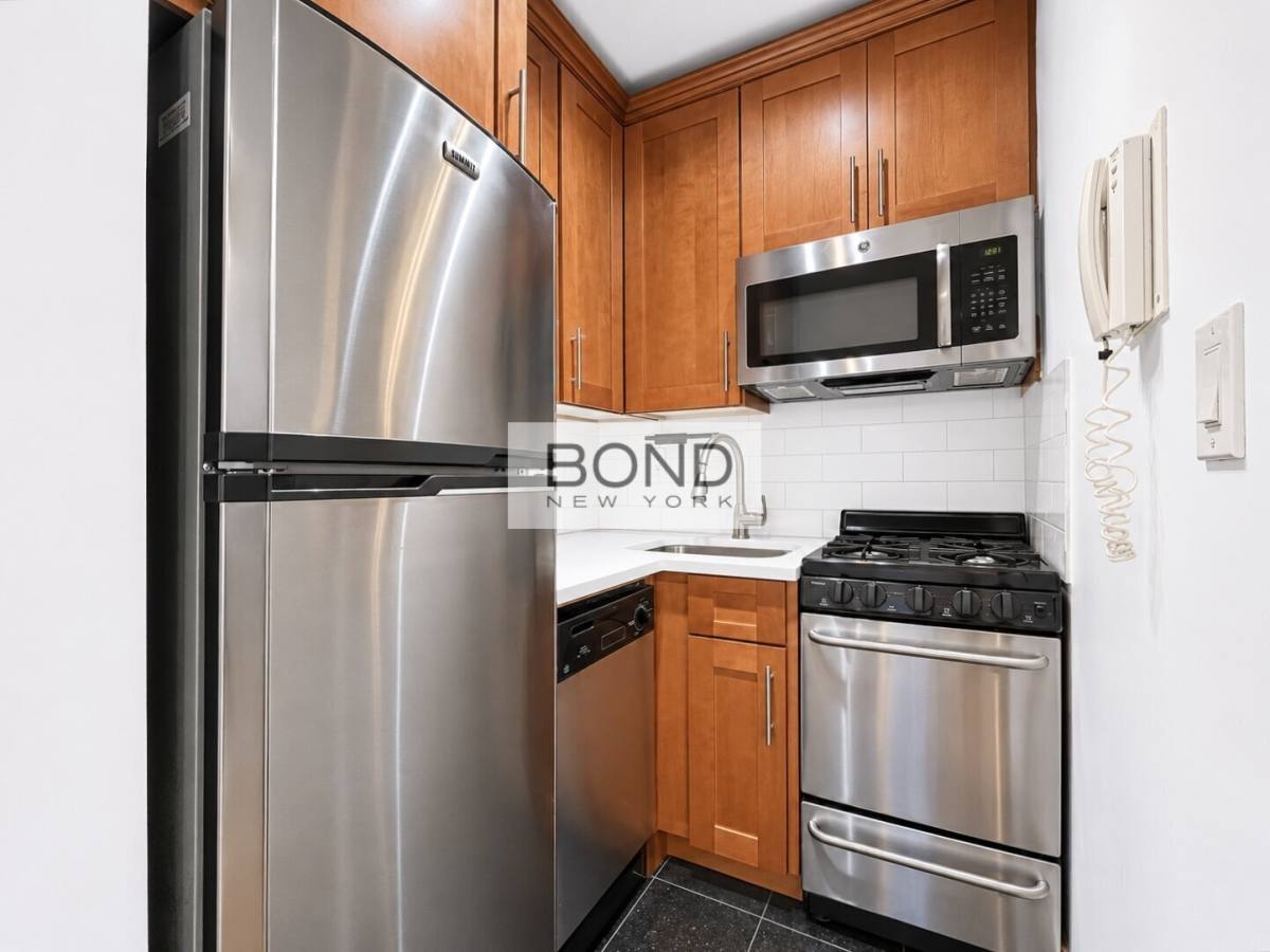 1325 Third Ave #42, New York, NY 10021 - Apartment for Rent - Image 4